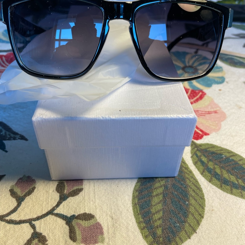 2 Pairs new Quicksilver sunglasses made in Italy, NWOT unisex - Picture 14 of 15